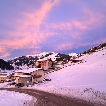 Klarelia Haus Domek alpejski *